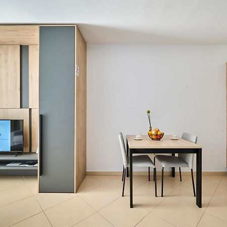 אומאג Supreme Studio Apartment Bijoux מראה חיצוני תמונה