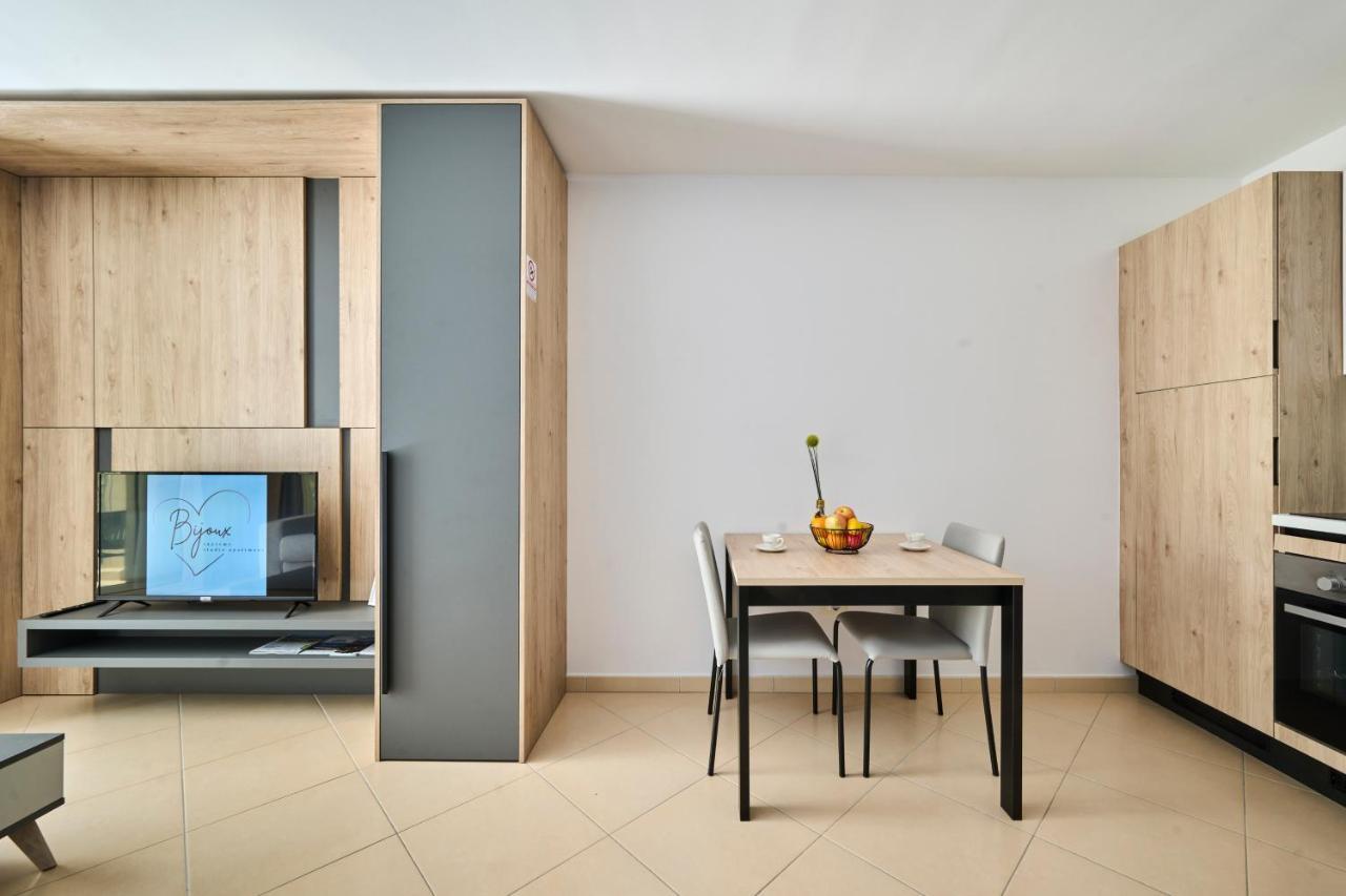 אומאג Supreme Studio Apartment Bijoux מראה חיצוני תמונה